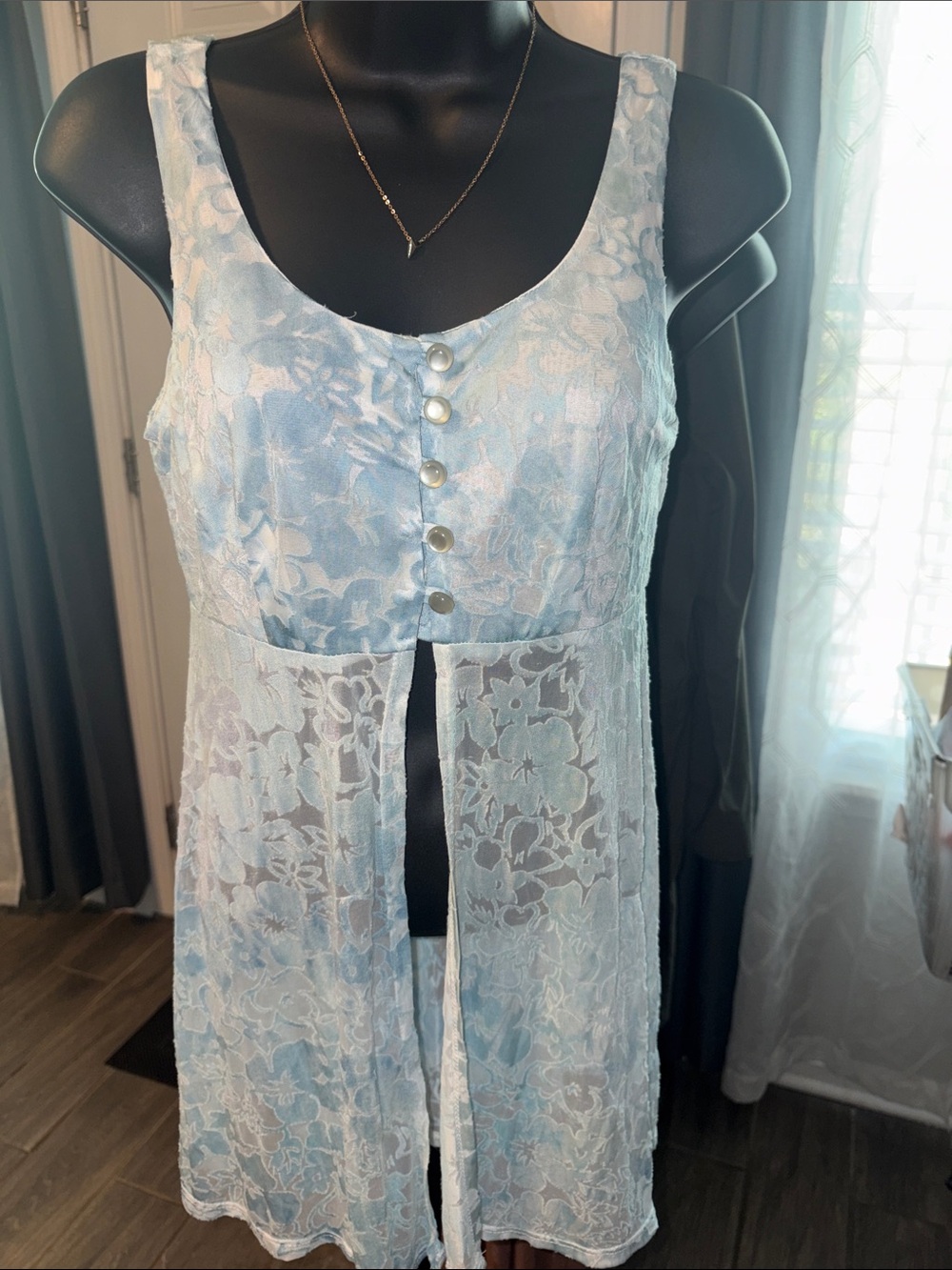 Light Blue Lace Overlay Sleeveless Button Front Top S/M